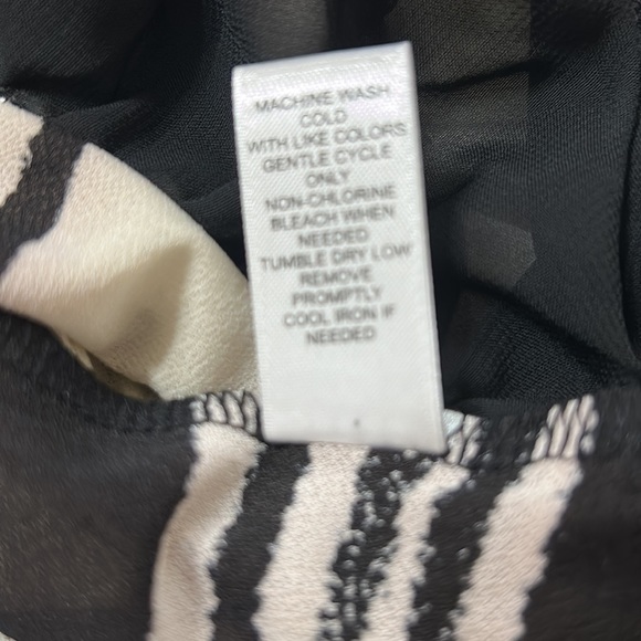 Cato Black and Cream Floral Blouse L - Picture 5 of 5